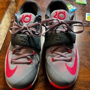 Girls Nike tennis shoes.